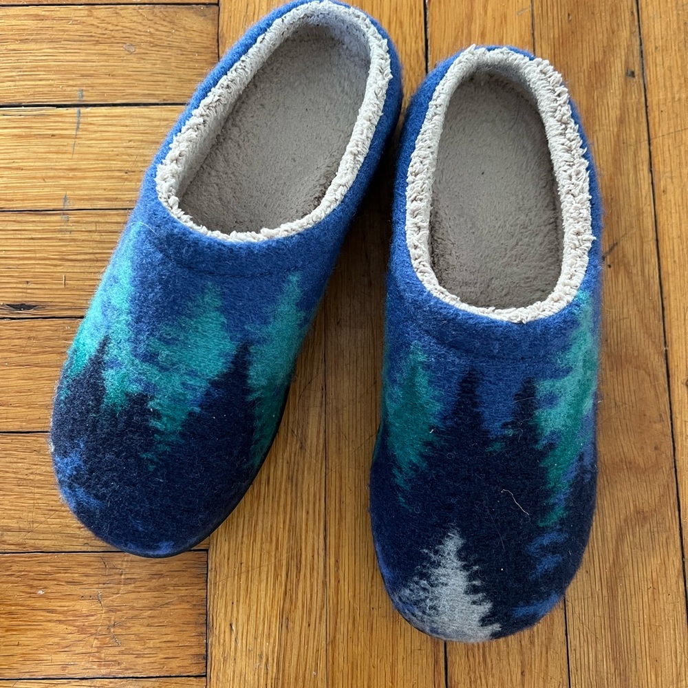 L.L. Bean Blue and Green Forest Wool Slippers